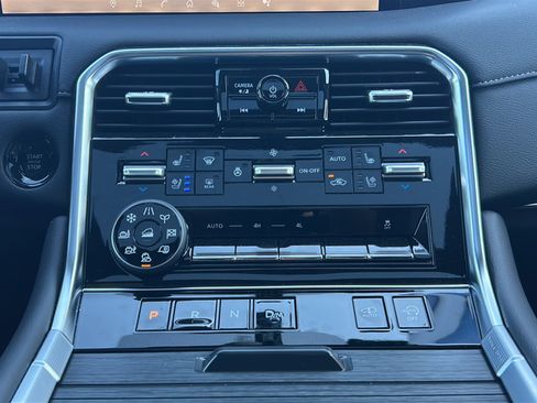 Used 2025 Nissan Armada Platinum Reserve AWD/4WD image 27