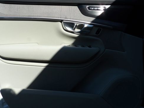 New 2026 Volvo XC90 T8 Ultra w/ Lounge Package AWD/4WD image 12