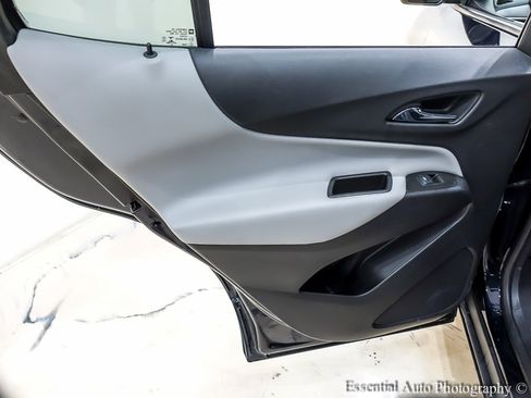 Used 2021 Chevrolet Equinox LS image 25