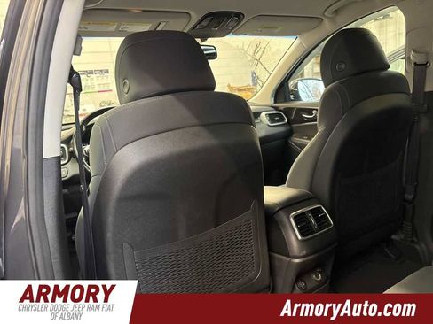 Used 2017 Kia Sorento LX w/ LX Convenience Package image 24