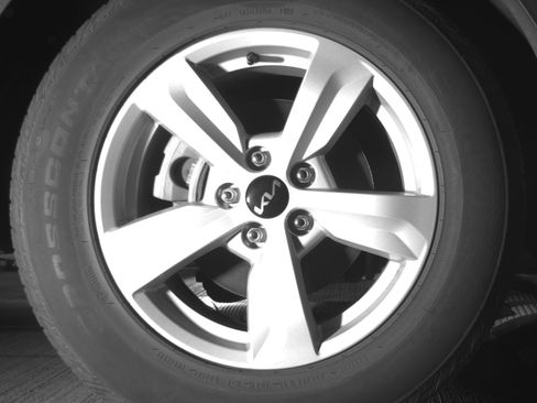 Used 2023 Kia Sorento LX image 15