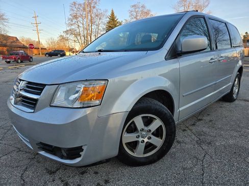 Used 2010 Dodge Grand Caravan SXT FWD image 1