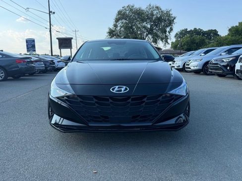 Used 2023 Hyundai Elantra SEL w/ Convenience Package FWD image 2