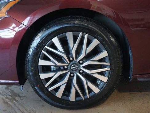 Used 2023 Nissan Altima 2.5 SV image 9