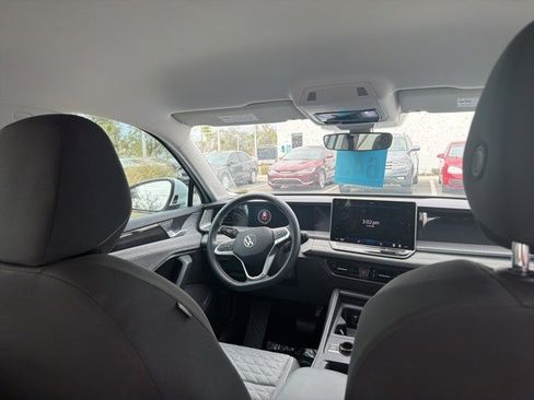 Used 2025 Volkswagen Tiguan S image 13