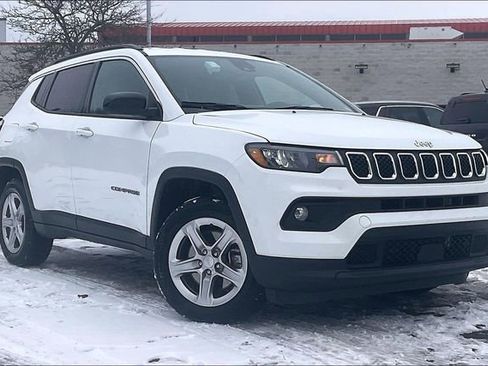 Used 2024 Jeep Compass Latitude image 33
