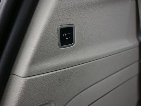 Used 2023 Chrysler Pacifica Touring-L FWD image 45