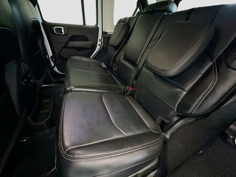 Used 2023 Jeep Wrangler Unlimited Sahara AWD/4WD image 13