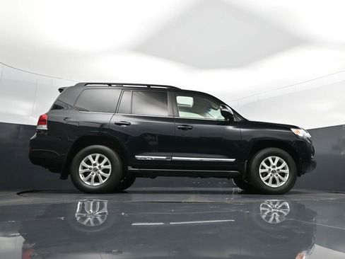 Used 2016 Toyota Land Cruiser image 46