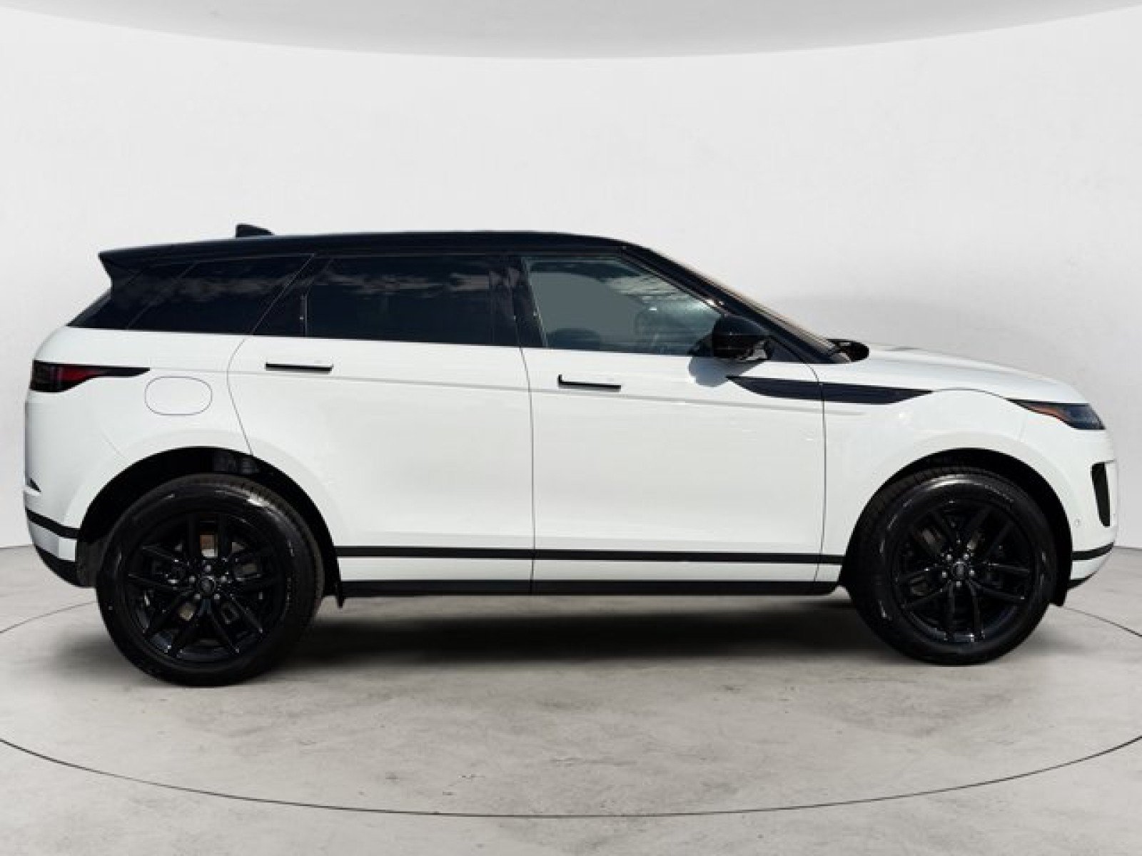 New 2026 Land Rover Range Rover Evoque S AWD/4WD image 3
