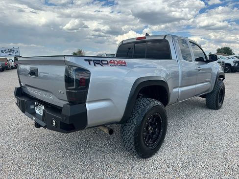 Used 2016 Toyota Tacoma TRD Off-Road AWD/4WD image 10