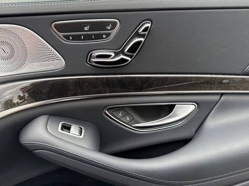 Used 2019 Mercedes-Benz S 450 Sedan image 21