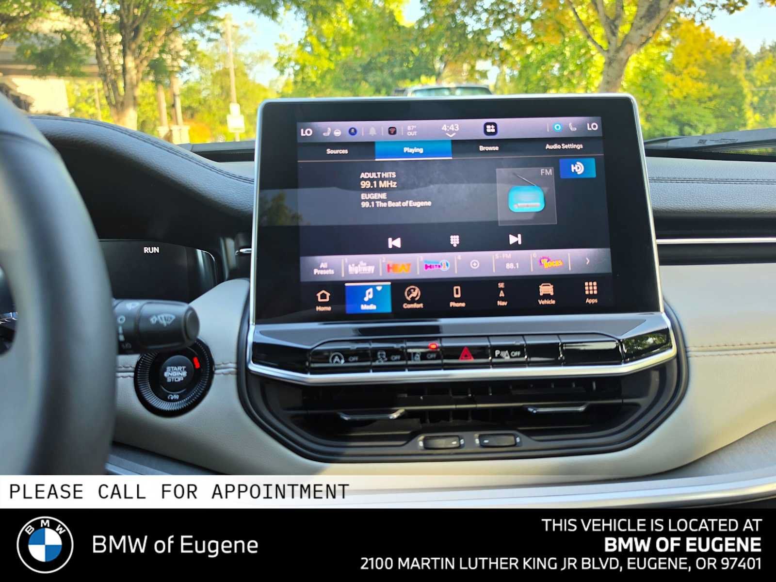 Used 2025 Jeep Compass Limited w/ Elite Group AWD/4WD image 30