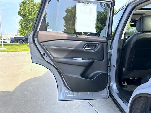 Used 2023 Nissan Rogue Platinum w/ Platinum Premium Package AWD/4WD image 20