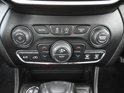 Used 2021 Jeep Cherokee Trailhawk w/ Premium Leather Package image 31