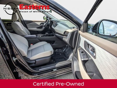 Used 2023 Nissan Rogue SV image 16