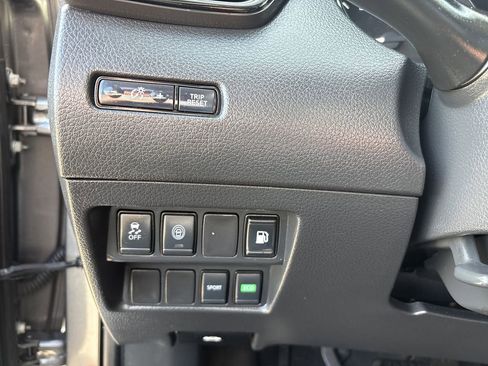 Used 2020 Nissan Rogue S image 15