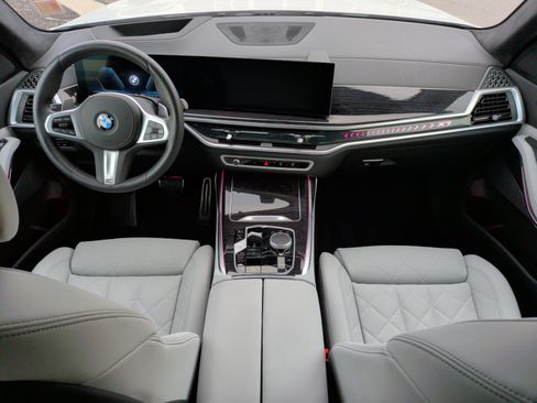 Certified 2025 BMW X7 xDrive40i w/ M Sport Package image 34