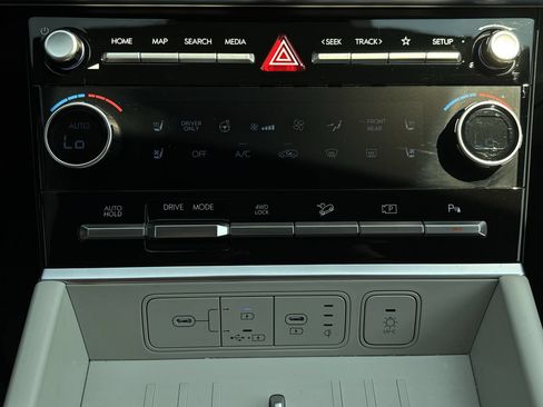 Certified 2024 Hyundai Santa Fe Limited AWD/4WD image 20