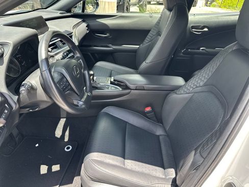 Used 2021 Lexus UX 200 w/ Accessory Package (Z2) FWD image 18