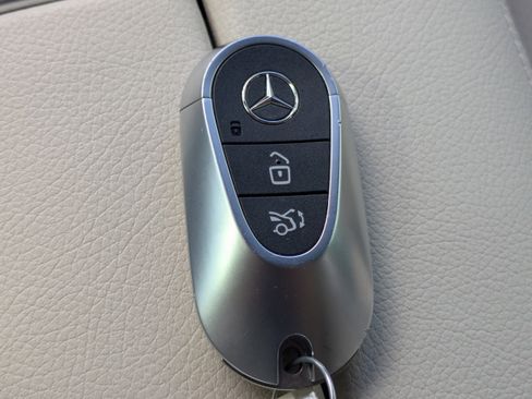 Certified 2025 Mercedes-Benz GLC 300 image 29