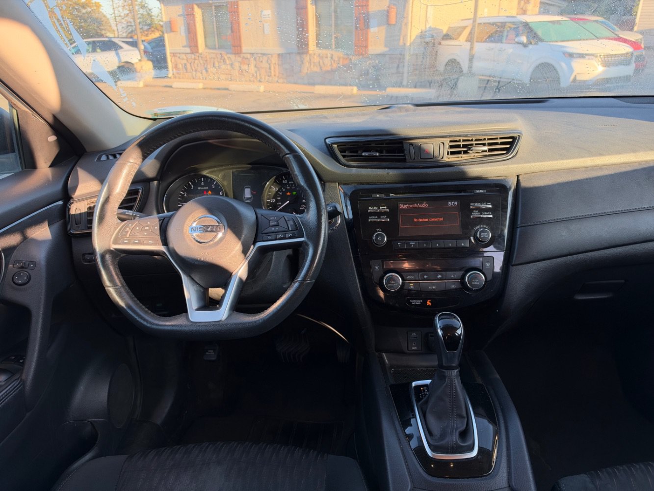 Used 2017 Nissan Rogue SV AWD/4WD image 12