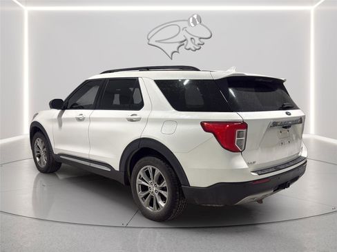 Used 2022 Ford Explorer XLT w/ Equipment Group 202A AWD/4WD image 3