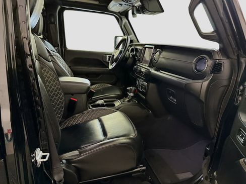 Used 2021 Jeep Wrangler Unlimited Sahara image 32