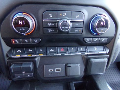 Used 2021 Chevrolet Silverado 1500 LTZ w/ LTZ Premium Package image 38