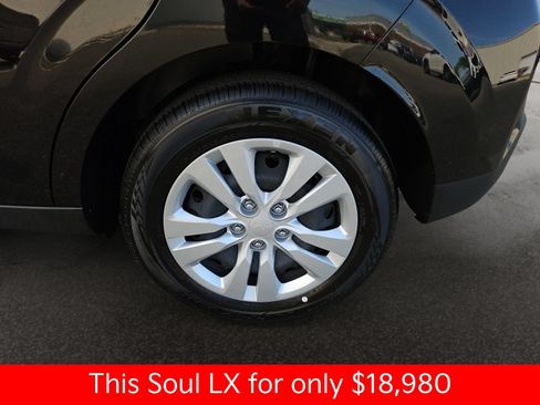 Used 2025 Kia Soul LX FWD image 46