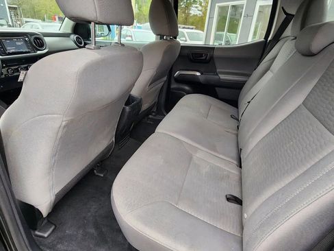 Used 2016 Toyota Tacoma SR5 w/ SR5 Appearance Package (SN) AWD/4WD image 11