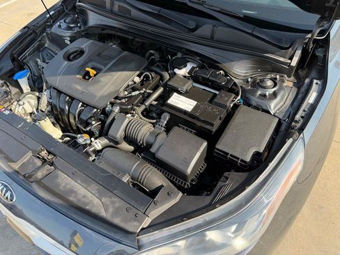 Used 2021 Kia Forte LXS FWD image 32