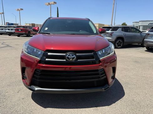 Used 2019 Toyota Highlander SE AWD/4WD image 2