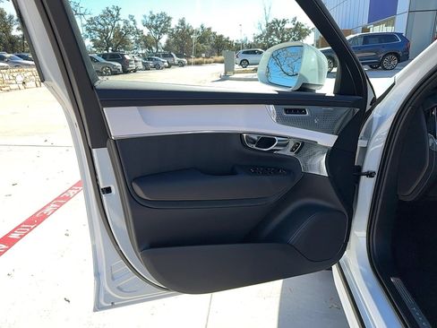 Used 2025 Volvo XC90 B6 Ultra w/ Protection Package Premier image 11