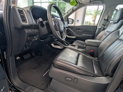 Used 2022 Nissan Frontier SV w/ SV Premium Package image 6