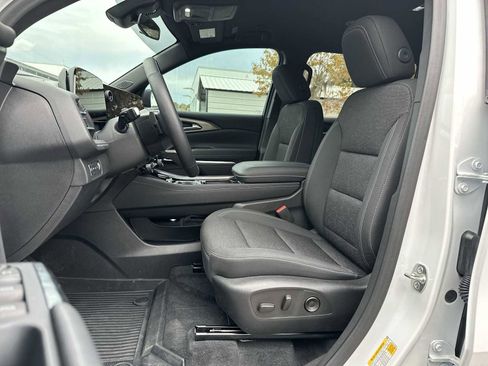 New 2025 Chevrolet Traverse LT w/ Enhanced Driving Package image 15