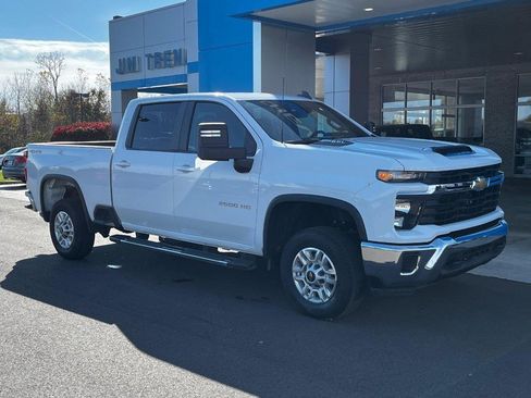 Used 2024 Chevrolet Silverado 2500 LT image 2