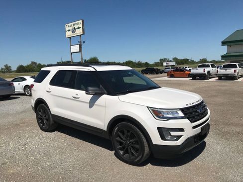 Used 2017 Ford Explorer XLT w/ Equipment Group 202A AWD/4WD image 1