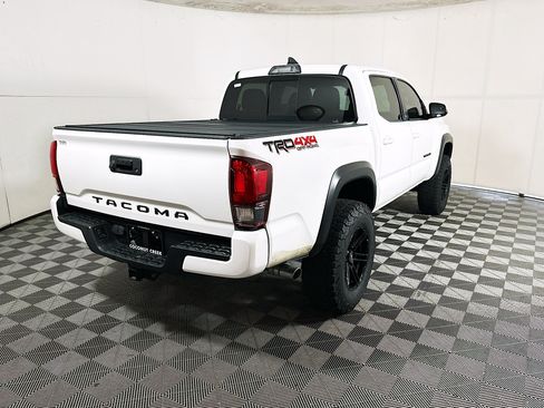 Used 2018 Toyota Tacoma TRD Off-Road AWD/4WD image 3