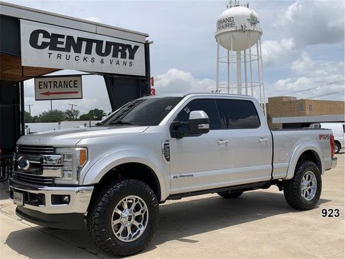 Used 2017 Ford F250 Lariat w/ Lariat Ultimate Package AWD/4WD image 1