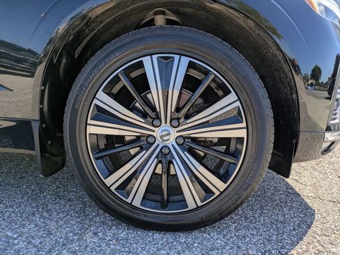 Certified 2022 Volvo XC60 B5 Inscription w/ Advanced Package AWD/4WD image 11