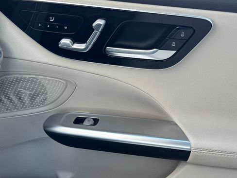 Used 2025 Mercedes-Benz C 300 Sedan image 19