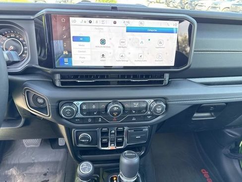 Used 2025 Jeep Gladiator Sport AWD/4WD image 22