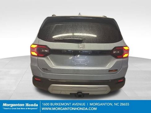 Used 2025 Honda Pilot TrailSport image 8
