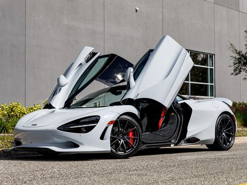 New 2026 McLaren 750S RWD image 1