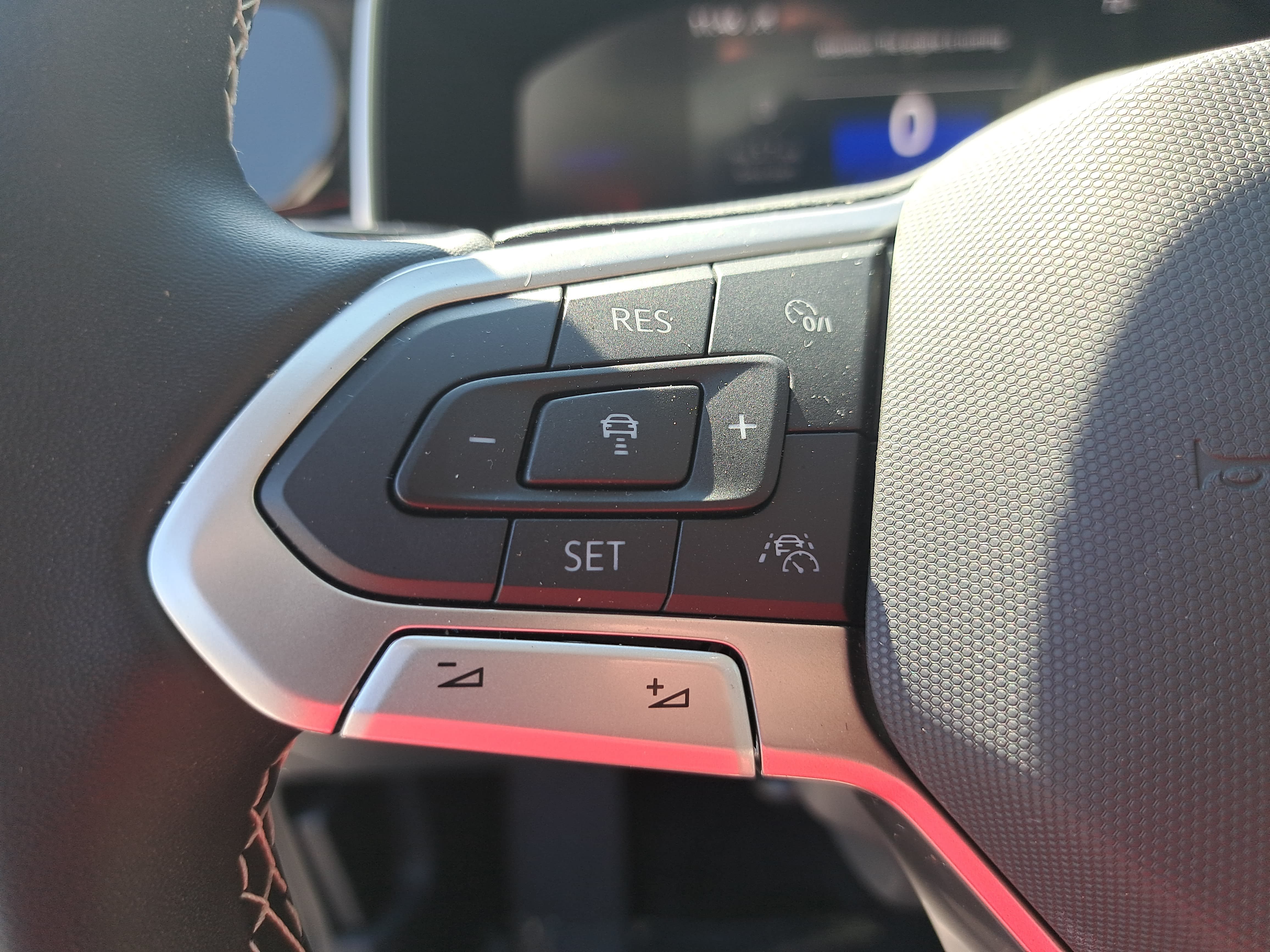Certified 2026 Volkswagen Taos SE AWD/4WD image 17