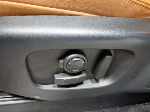 Used 2019 Land Rover Discovery HSE Luxury image 19