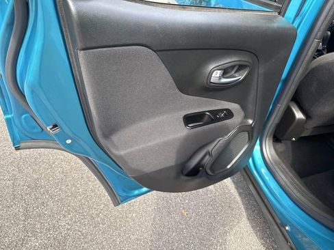 Used 2021 Jeep Renegade Latitude image 16