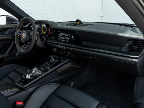 Used 2022 Porsche 911 Carrera GTS RWD image 17