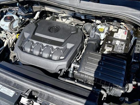 Used 2019 Volkswagen Tiguan SE image 34